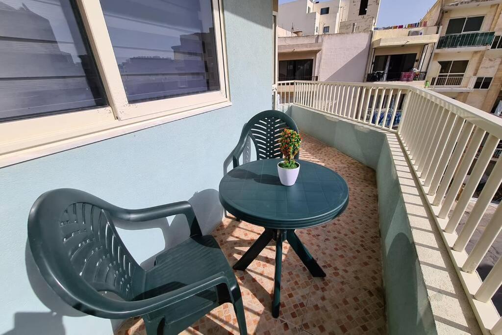 Bugibba Corner Apartment Stone Away From The Sea St. Paul's Bay Exterior foto